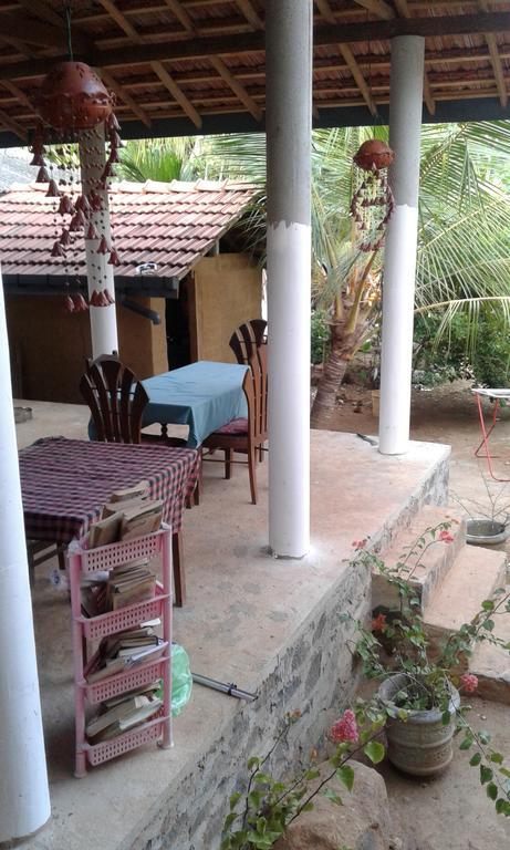 Rose Blossom Hotel Mirissa Kültér fotó