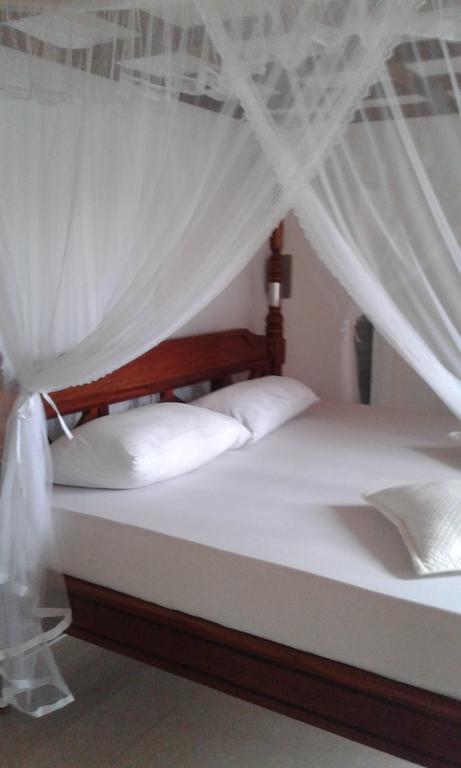 Rose Blossom Hotel Mirissa Kültér fotó